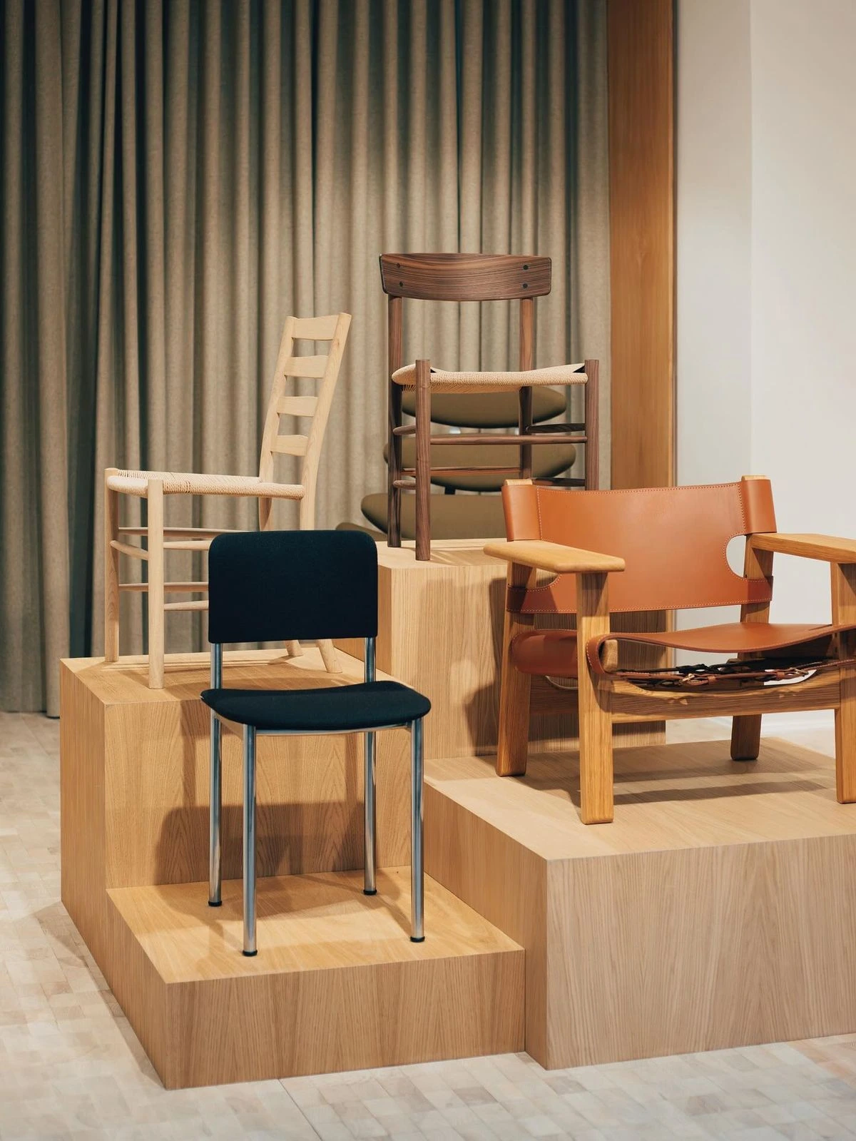 Nội thất trưng bày tại showroom